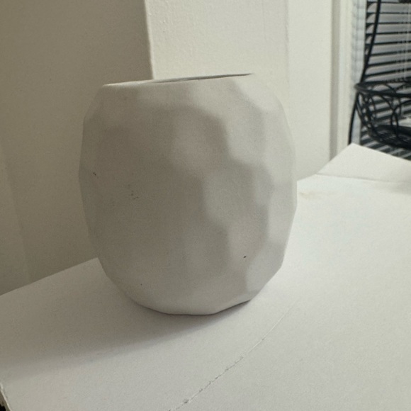 Modern White Textured Vase - Picture 2 of 7